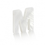 Pendentifs coquillage specials lettre M Blanc (couleur naturelle)