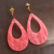 Sets d'inspiration Boucles d’oreilles statement avec pendentifs en résine