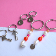 Sets d'inspiration Des créoles en acier inox indispensables pour la création de superbes ensembles de boucles d’oreilles 