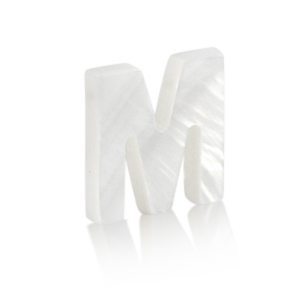 Pendentifs coquillage specials lettre M Blanc (couleur naturelle)