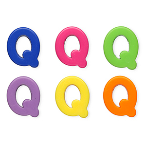 Perles acryliques alphabet lettre Q Multicolore