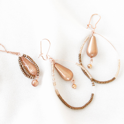 Boucles d&rsquo;oreilles avec des perles Polaris Elements en forme de goutte !