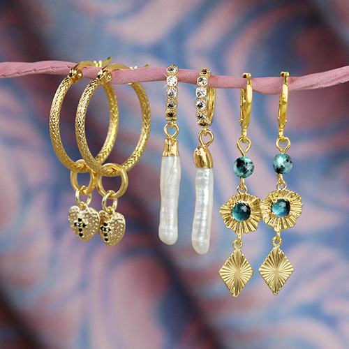 Cr&eacute;ez les plus belles boucles d'oreilles tendance avec des breloques en laiton !