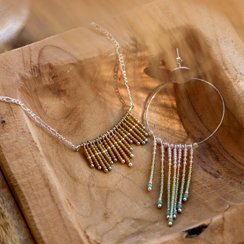 C&rsquo;est ainsi qu&rsquo;on r&eacute;alise de jolis colliers et boucles d&rsquo;oreilles avec des rocailles Miyuki