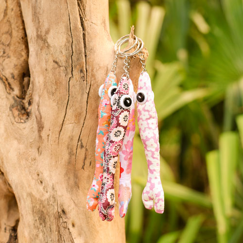 D&eacute;corez vos accessoires avec nos porte-cl&eacute;s floraux en forme de poisson