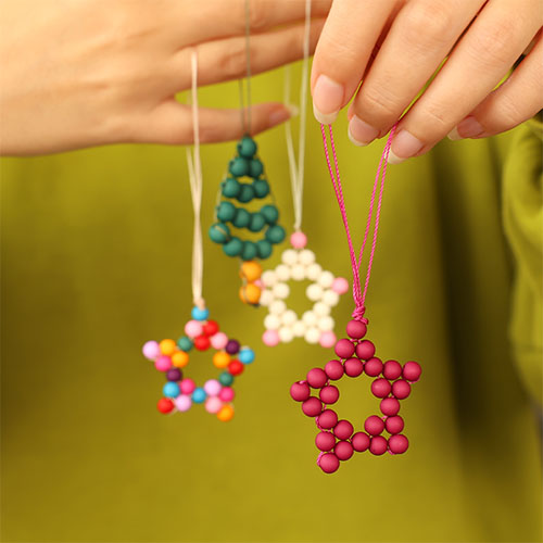 Cr&eacute;ez des d&eacute;corations de No&euml;l avec des perles acrylique