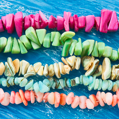 Inspiration avec des perles coquillage et du cordon &eacute;lastique