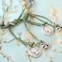 Des bracelets mignons avec des perles en c&eacute;ramique