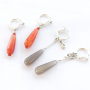 Boucles d'oreilles et colliers avec des pierres naturelles en forme de goutte et du quartz 