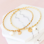 Faire des bijoux tendance avec des breloques alphabet