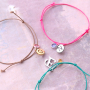 Bracelets et colliers personnels avec des breloques alphabet en acier inoxydable