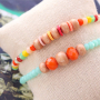 Bracelets super color&eacute;s avec perles &agrave; facettes