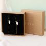 Comment confectionner les boucles d&rsquo;oreilles et les bracelets les plus originaux avec des breloques et des appr&ecirc;ts en argent 925 :