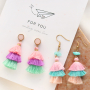 Confectionnez des boucles d&rsquo;oreilles avec des pompons 3 couches et votre collection sera pr&ecirc;te pour l&rsquo;&eacute;t&eacute;
