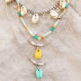 Vous allez pouvoir confectionner ces bijoux avec les nouvelles perles coquillage Cauri en r&eacute;sine :