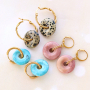 D&eacute;couvrez ici comment confectionner de superbes boucles d&rsquo;oreilles et bracelets avec des pendentifs disques en pierre naturelle