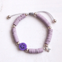 Voici comment confectionner des bracelets et des colliers avec des perles Katsuki, des perles d&rsquo;eau douce et des perles alphabet :