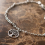 Confectionner de subtils bijoux avec des breloques en acier inox