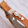 Ces articles peuvent &ecirc;tre confectionn&eacute;s avec les nouveaux bracelets et porte-cl&eacute;s Cuoio et les cabochons ! 