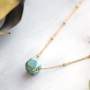 Commencez avec le tout nouveau jaseron, le ruban C.U.S., les perles acryliques alphabet, les perles et les breloques :
