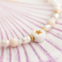 Laissez-vous inspirer et cr&eacute;ez des bijoux tendance et fun avec des perles alphabet :