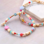 D&eacute;couvrez comment confectionner des bracelets super cool avec les perles acryliques fleurs et th&egrave;me marin 