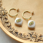 Lancez-vous et cr&eacute;ez des bijoux tendance avec les articles en coquillage nacr&eacute; combin&eacute;s avec des &eacute;l&eacute;ments en laiton zirconium. 