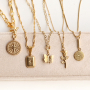 Inspiration pour la cr&eacute;ation de bijoux tendance avec des breloques en acier inox