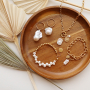 Confectionnez de magnifiques bijoux avec de grosses perles d&rsquo;eau douce, des mat&eacute;riaux &eacute;l&eacute;gants en acier inox et de robustes fermoirs.