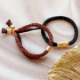 Voici comment utiliser le ruban &eacute;lastique Ibiza pour une collection de bracelets