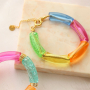 Soyez cr&eacute;atifs avec les perles tubes acryliques pour les bijoux d'&eacute;t&eacute;.