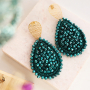 Comment incorporer des pendentifs &agrave; facettes dans des boucles d'oreilles tendance ?