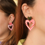 Cr&eacute;ez des boucles d'oreilles &eacute;l&eacute;gantes avec pendentifs en r&eacute;sine et inox