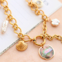 Cr&eacute;ez des bijoux tendance avec des breloques et connecteurs en perles d'eau douce