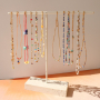 Beaux pr&eacute;sentoirs &agrave; bijoux pour mettre en valeur tous vos bijoux