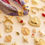 Cr&eacute;ez des bijoux uniques avec des breloques c&oelig;urs, country et smiley