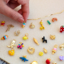 Comment cr&eacute;er des bijoux joyeux avec des breloques en m&eacute;tal avec &eacute;mail