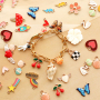Mix & match avec des perles et breloques funky en m&eacute;tal