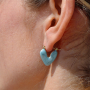Nouveau! Collier en perles &agrave; facettes et cr&eacute;oles en c&oelig;urs