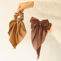 Mix & match votre collection avec des chouchous & barrettes &agrave; n&oelig;ud