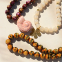 Mix & match : cr&eacute;ez des colliers d'automne avec des perles acryliques
